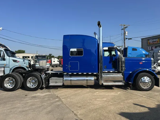 2023 Peterbilt 389