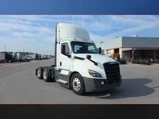 2020 Freightliner Cascadia 126