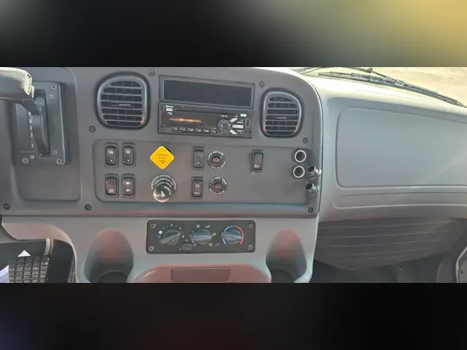 2018 FREIGHTLINER/MERCEDES M2 106