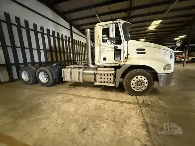 2015 MACK PINNACLE CXU613394cf0e2b23983145b7337135eb3aef8