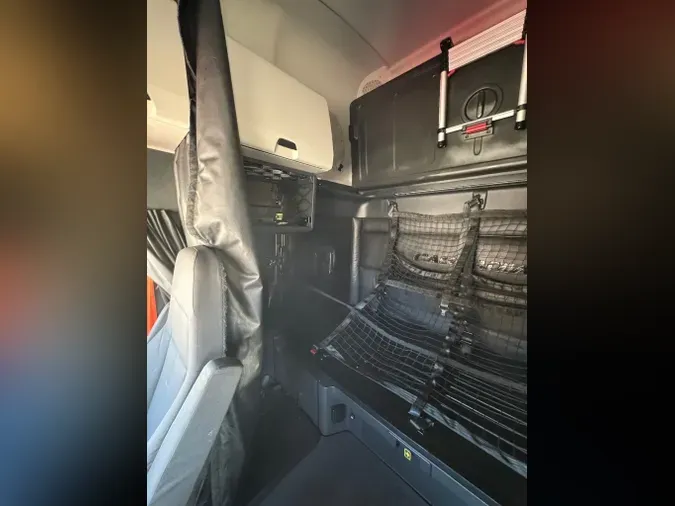 2023 FREIGHTLINER Cascadia 126