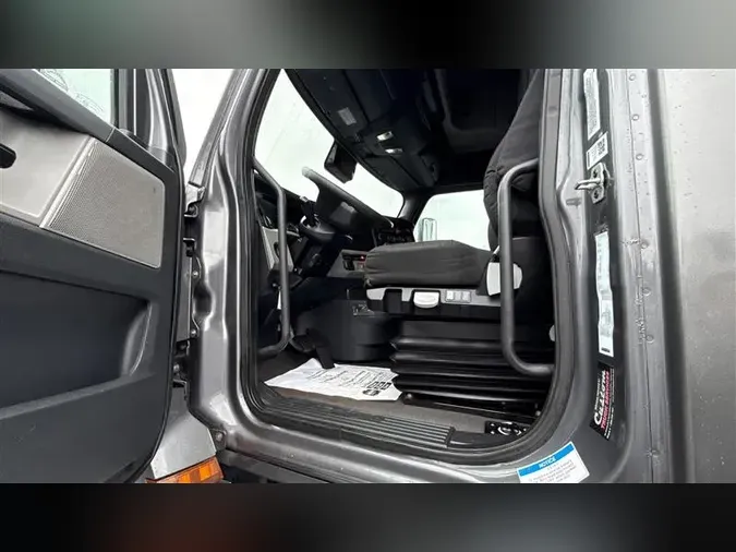 2020 FREIGHTLINER CA126