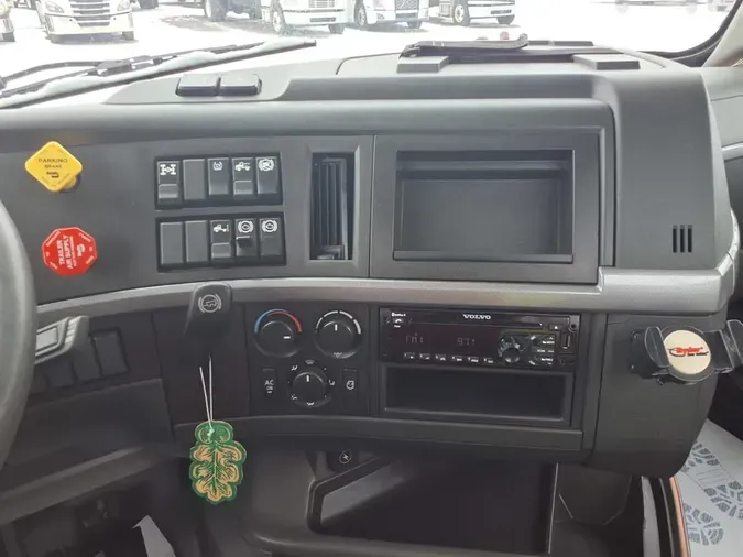 2019 VOLVO VNL64T-300