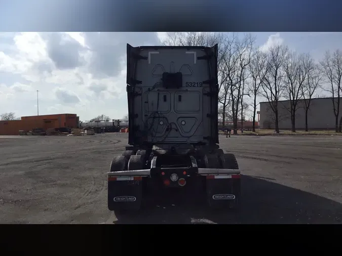 2022 Freightliner Cascadia 126