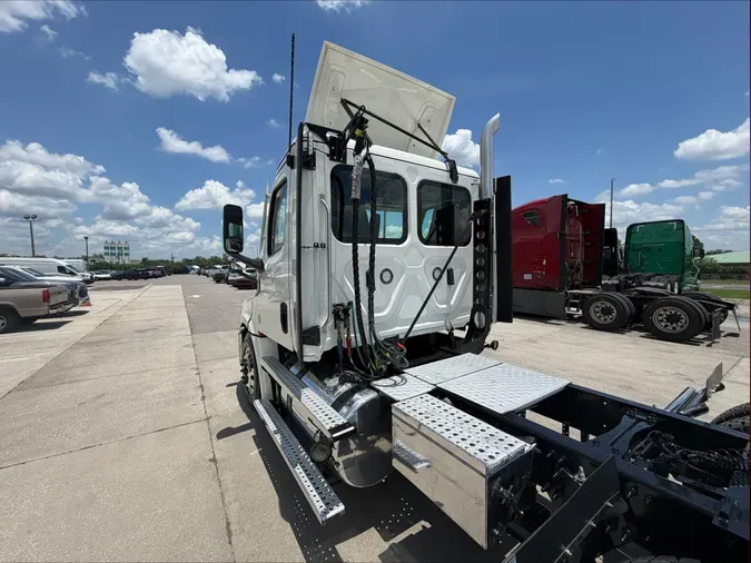 2022 Freightliner Cascadia 126