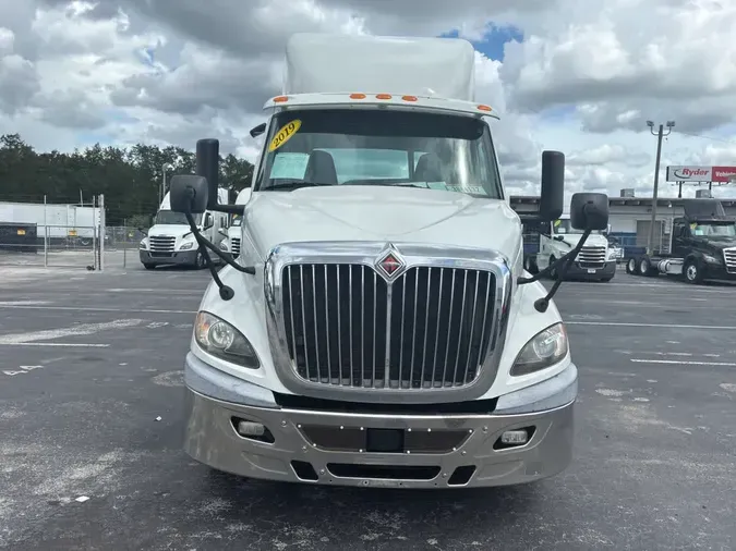 2019 NAVISTAR INTERNATIONAL RH613 DAYCAB S/A