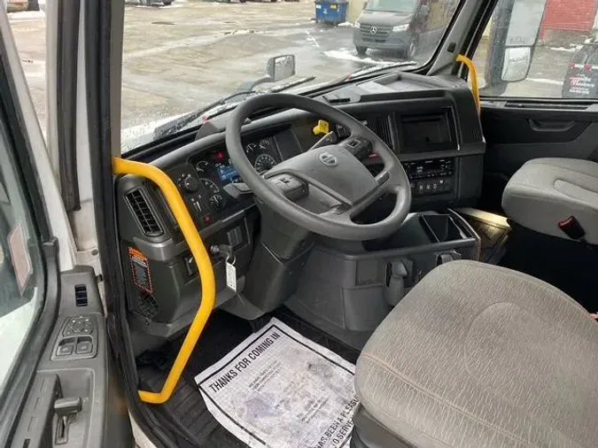 2023 Volvo VNR64T400