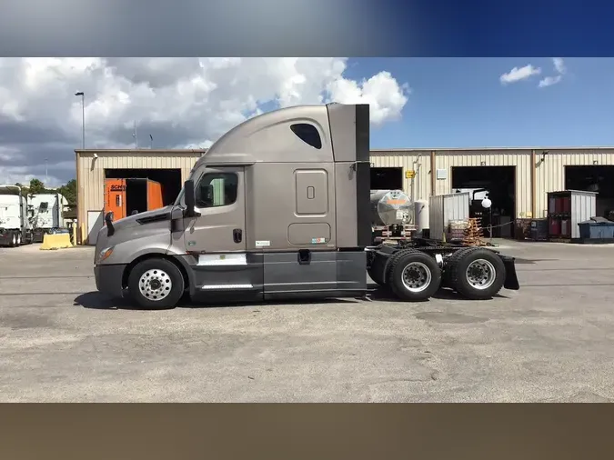 2022 Freightliner Cascadia 126