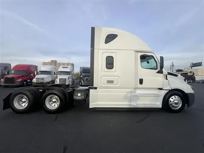 2020 FREIGHTLINER CA126