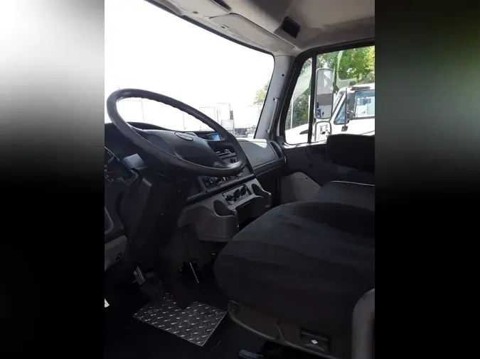 2018 FREIGHTLINER M2 106