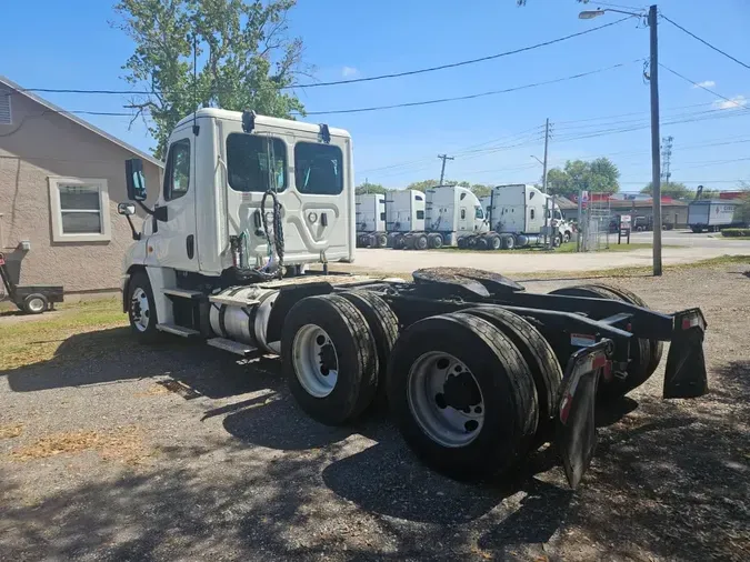 2020 FREIGHTLINER/MERCEDES CASCADIA 125