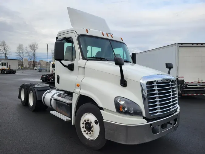 2017 FREIGHTLINER/MERCEDES CASCADIA 125