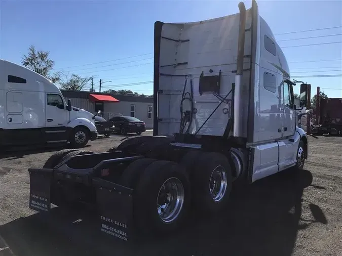 2022 VOLVO VNL64T760