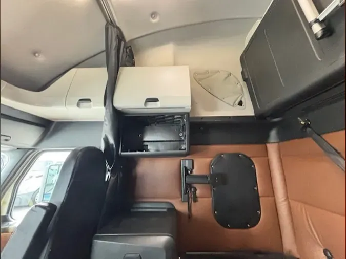 2021 Freightliner Cascadia 126