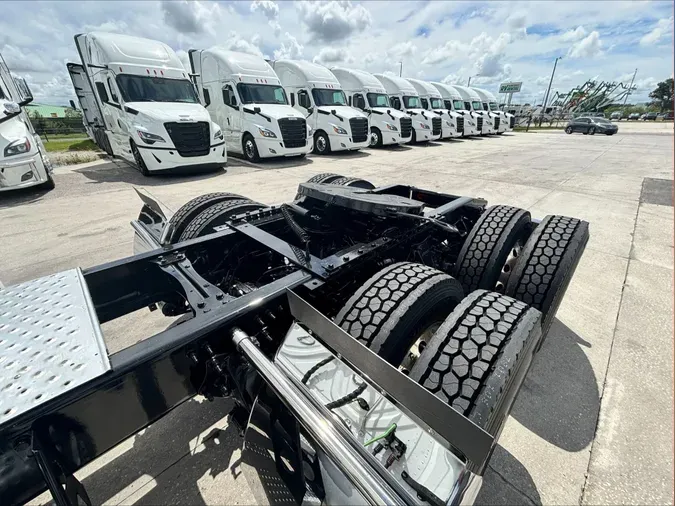 2023 Freightliner Cascadia 126