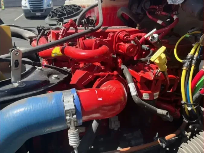 2018 FREIGHTLINER M2 106