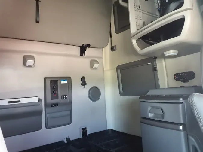 2020 VOLVO VNL64T-760