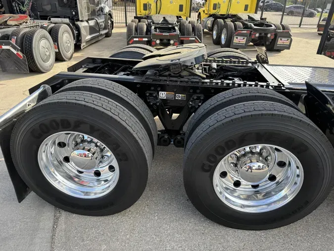 2023 Kenworth W900