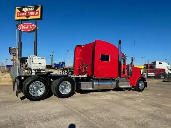 2023 Peterbilt 389