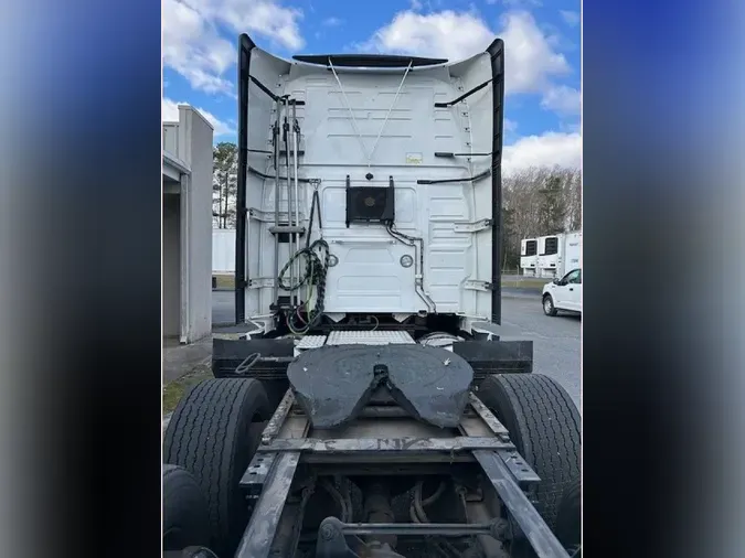 2020 VOLVO VNL64T760