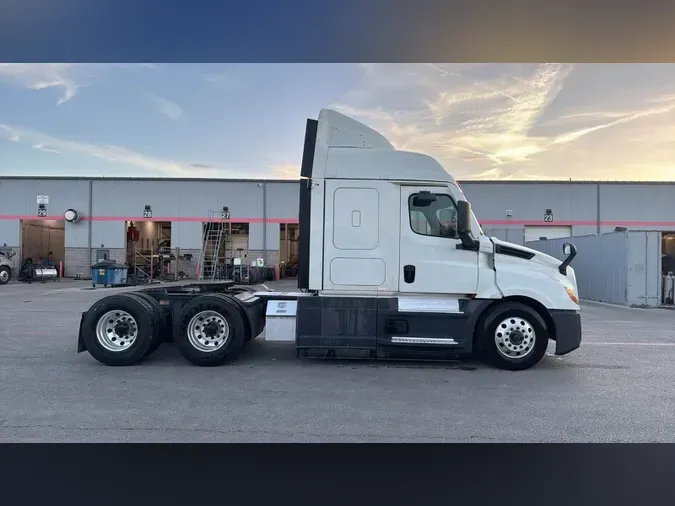 2021 Freightliner Cascadia 126