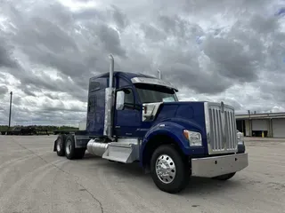 2022 Kenworth W990