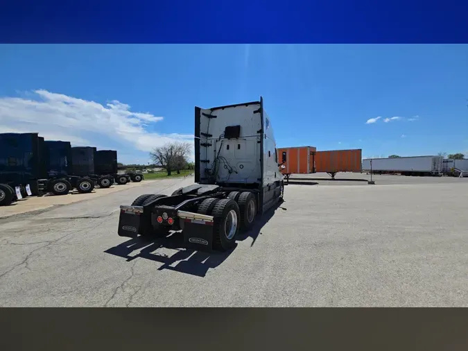 2022 Freightliner Cascadia 126