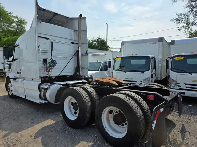 2019 VOLVO VNR64T-640