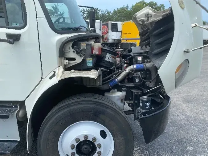 2015 FREIGHTLINER M2
