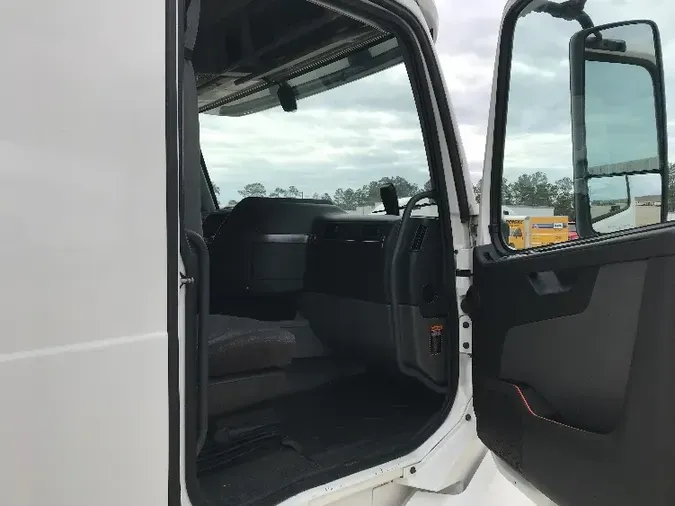 2019 Volvo VNL64760