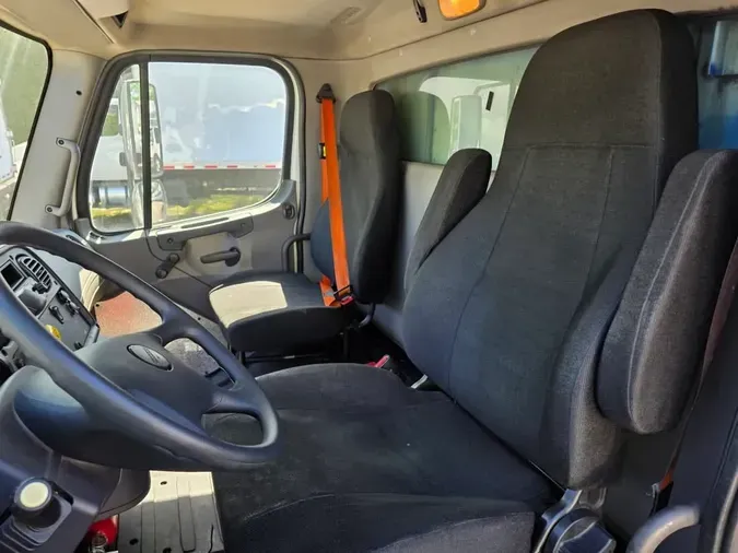 2017 FREIGHTLINER/MERCEDES M2 106