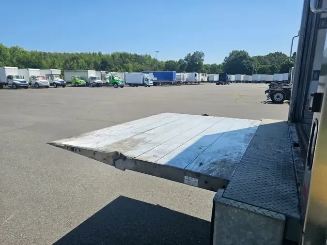 2018 FREIGHTLINER M2 106