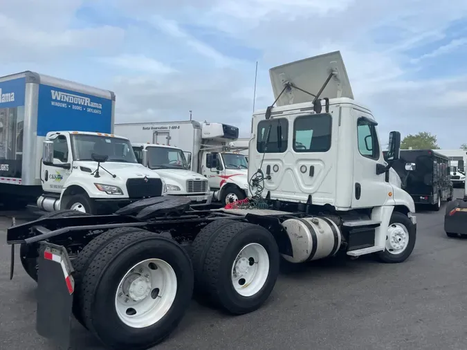 2018 FREIGHTLINER/MERCEDES CASCADIA 125