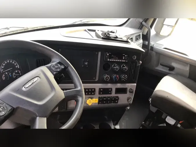 2022 Freightliner Cascadia 126