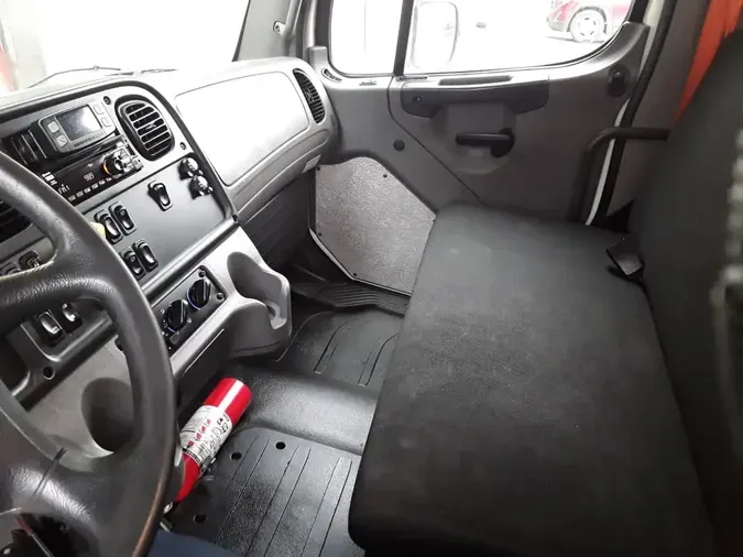 2018 FREIGHTLINER/MERCEDES M2 106