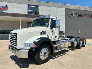 2020 MACK GR64BT