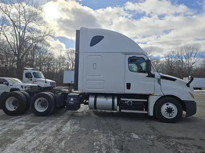 2020 FREIGHTLINER CA126