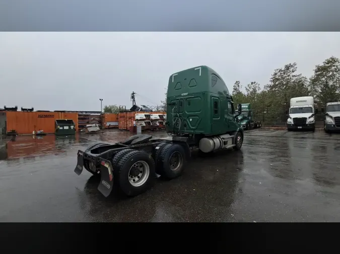 2021 Freightliner Cascadia 126