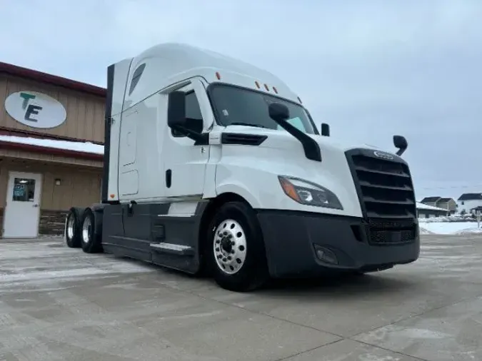 2022 Freightliner Cascadia 12639a0f76e2fe872526c0356dddc1eaa06