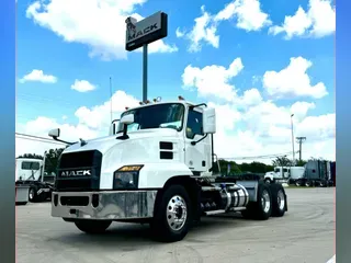 2022 MACK AN64T