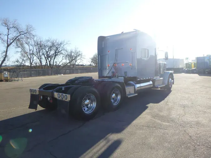 2022 Peterbilt 389