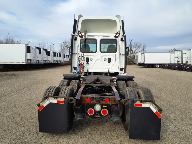 2017 FREIGHTLINER/MERCEDES CASCADIA 125