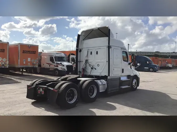 2022 Freightliner Cascadia 126