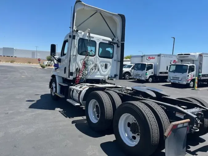 2017 FREIGHTLINER CASCADIA 113