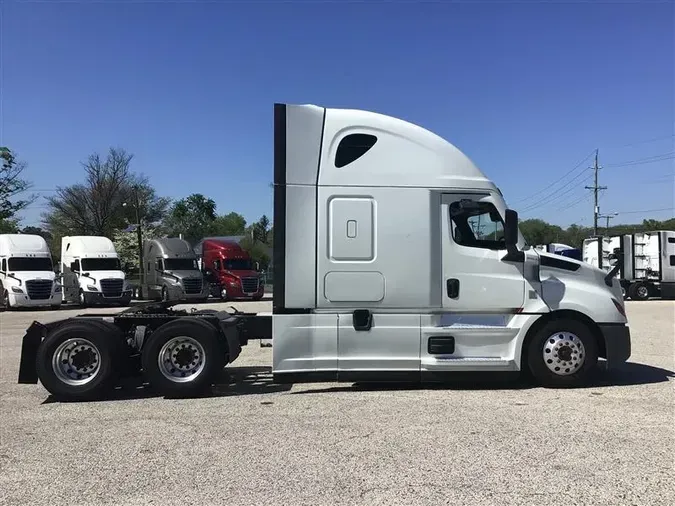 2021 FREIGHTLINER CA126