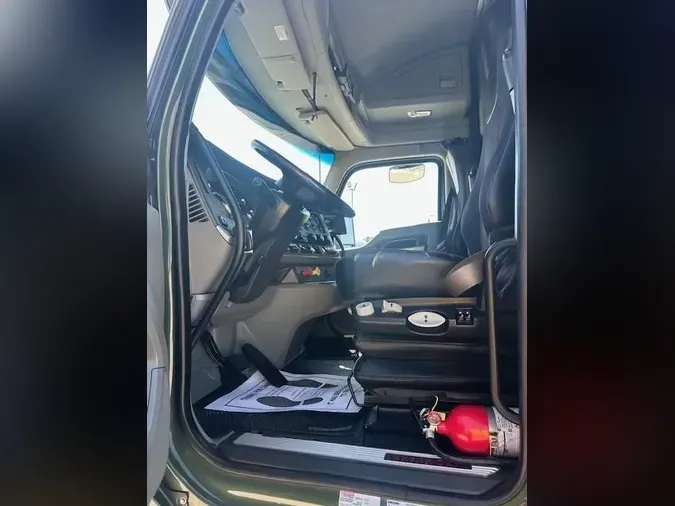 2021 Kenworth W990