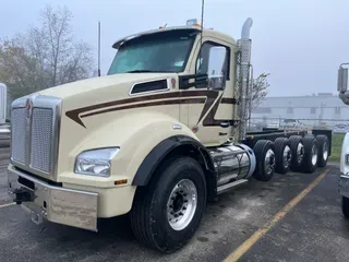 2025 Kenworth T880