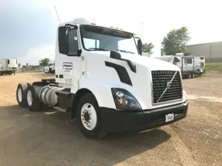 2016 VOLVO VNL64300