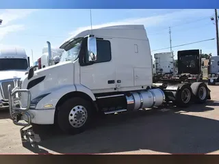 2020 VOLVO VNR62T640