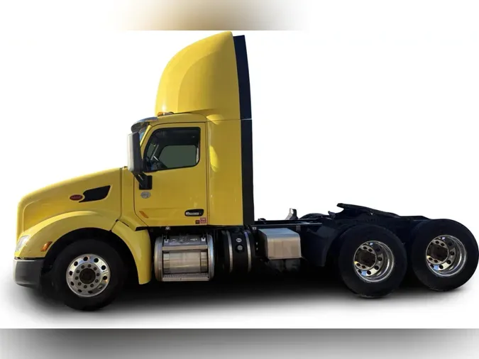 2021 Peterbilt 57939d106bcd7348fe303c5d3a655e23f5a